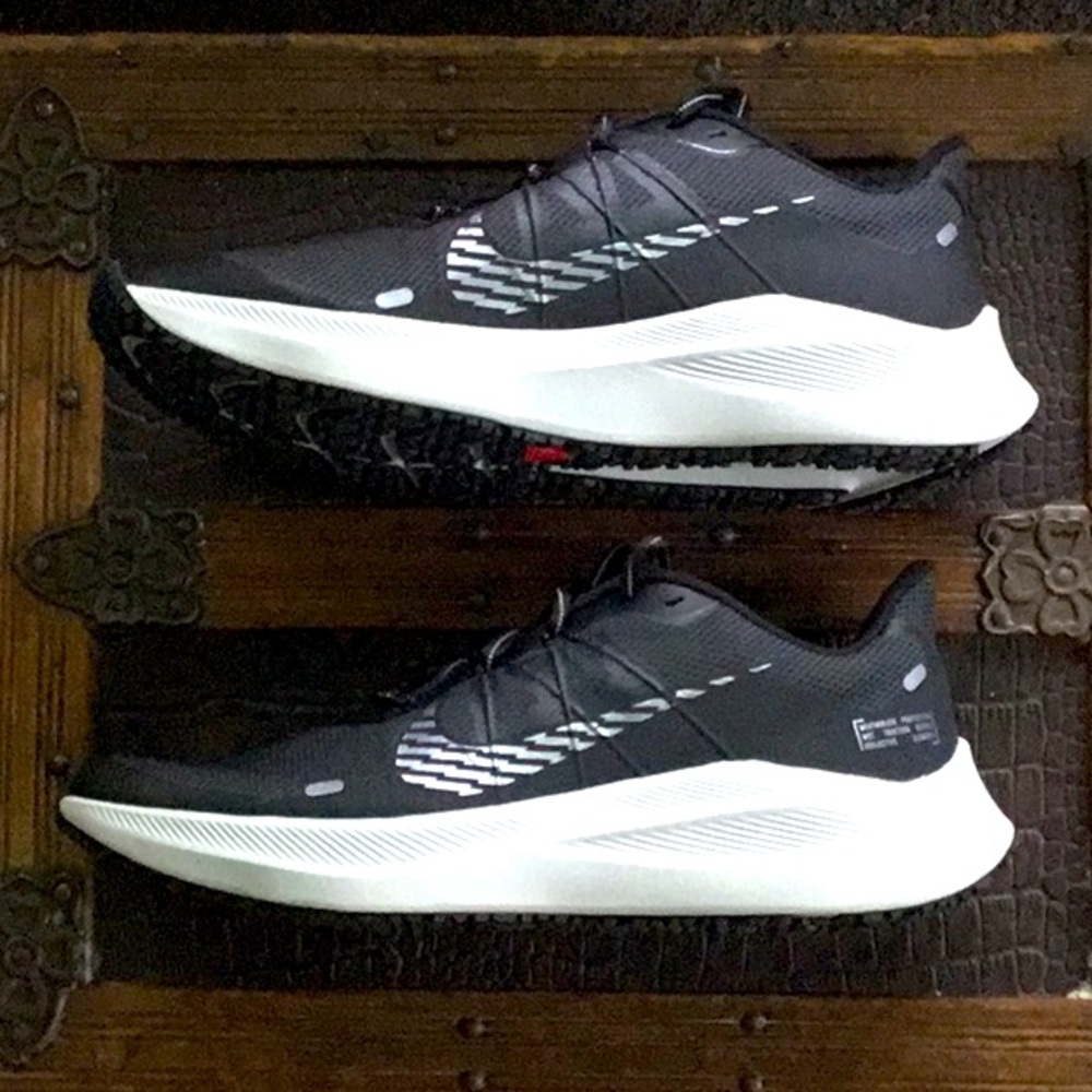 Nike Winflo 7 Shield size 11.5 Mens